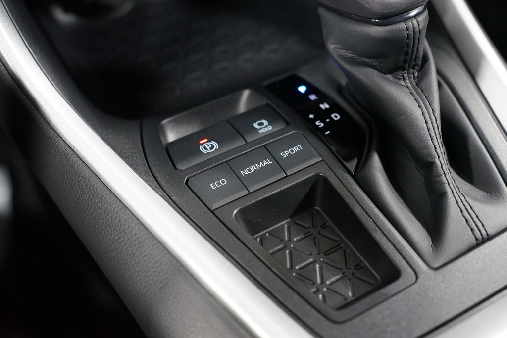 Thumbnail: 2025 Toyota RAV4 - 22