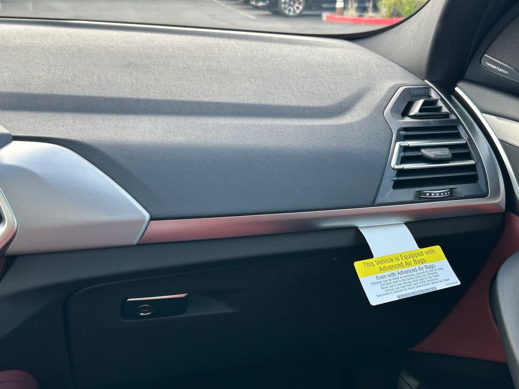 Thumbnail: 2025 BMW X4 - 25