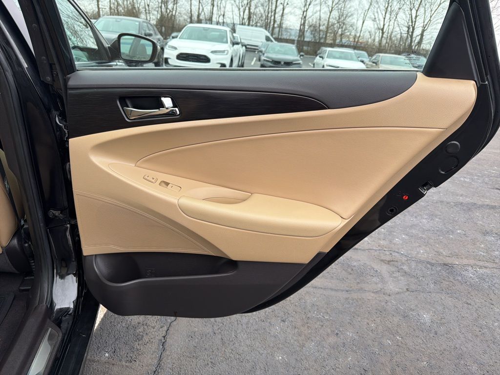 Thumbnail: 2013 Hyundai Sonata - 24