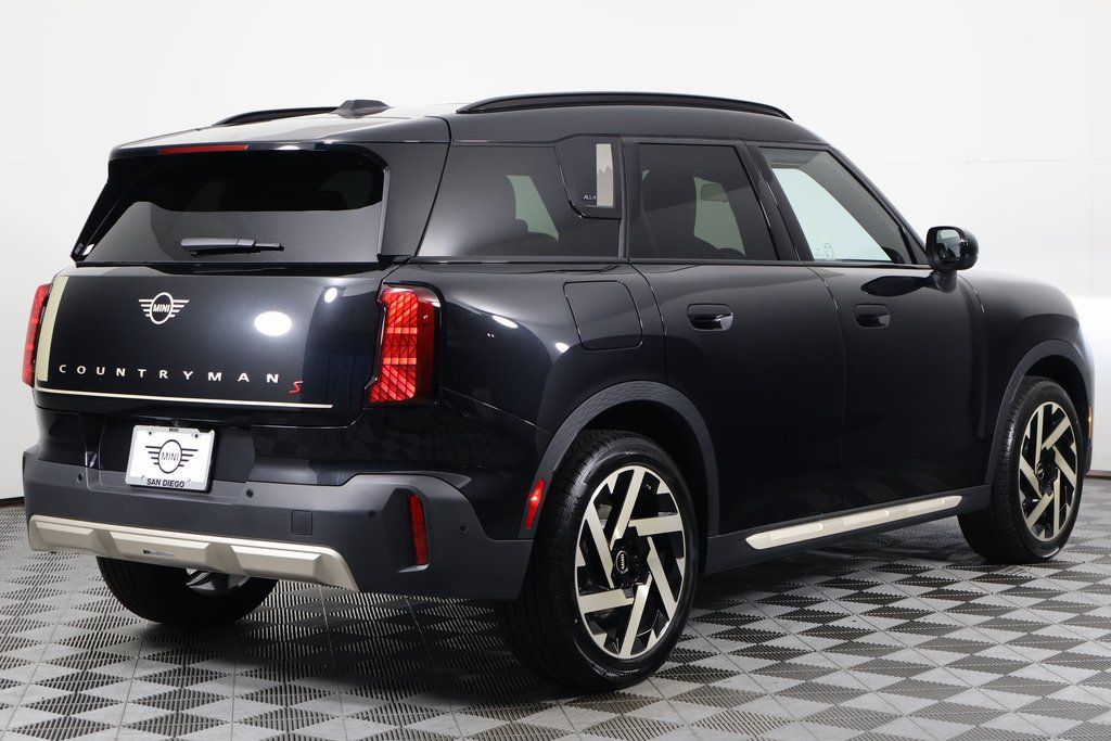 Thumbnail: 2027 MINI Cooper Countryman - 2