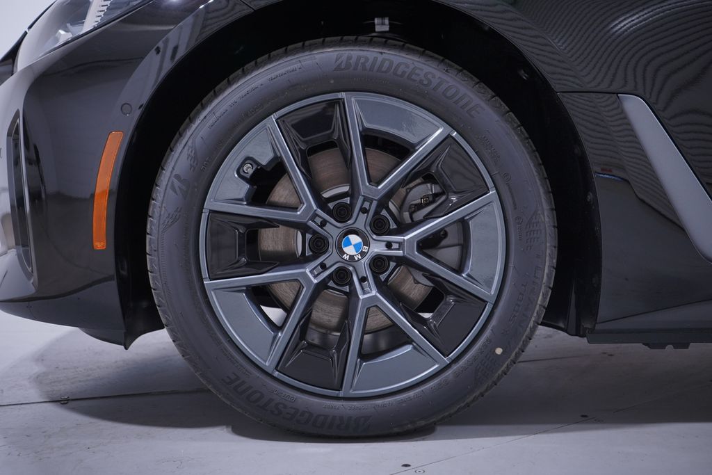 Thumbnail: 2026 BMW i4 - 2