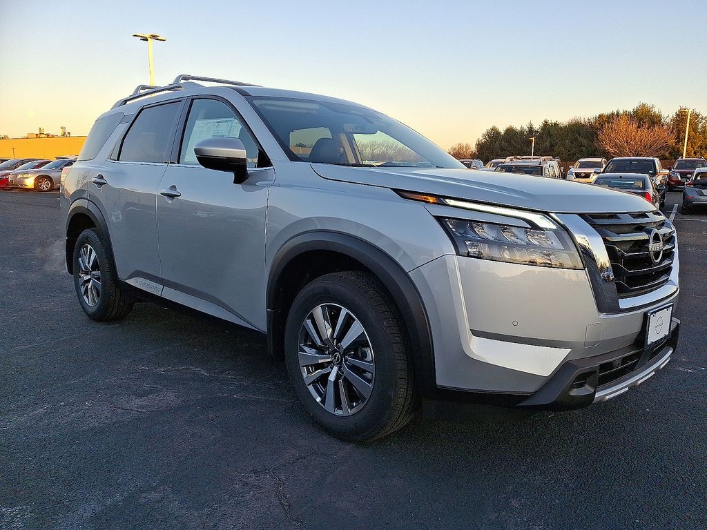 Thumbnail: 2025 Nissan Pathfinder - 3