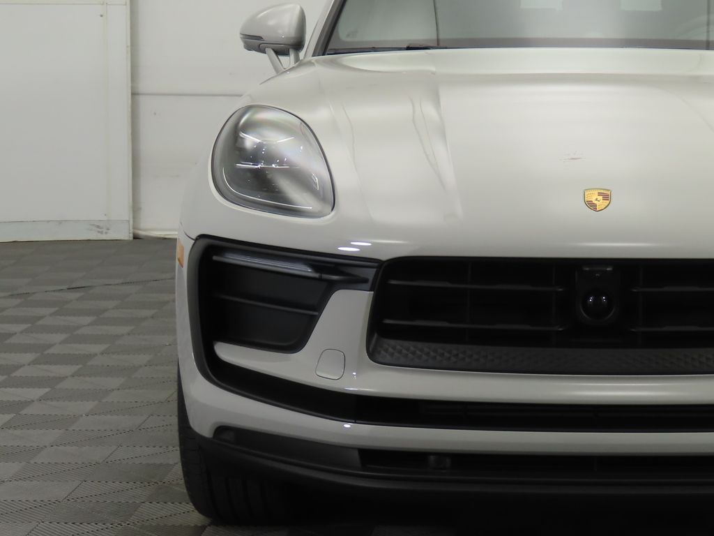Thumbnail: 2025 Porsche Macan - 12