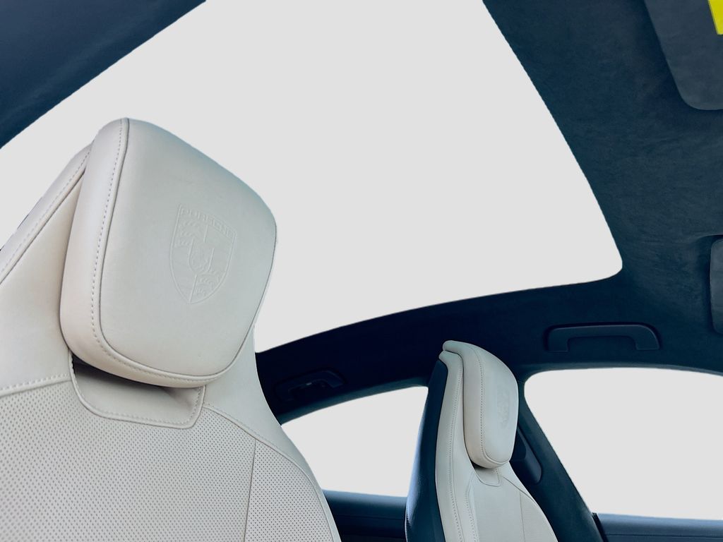 Thumbnail: 2020 Porsche Taycan - 17