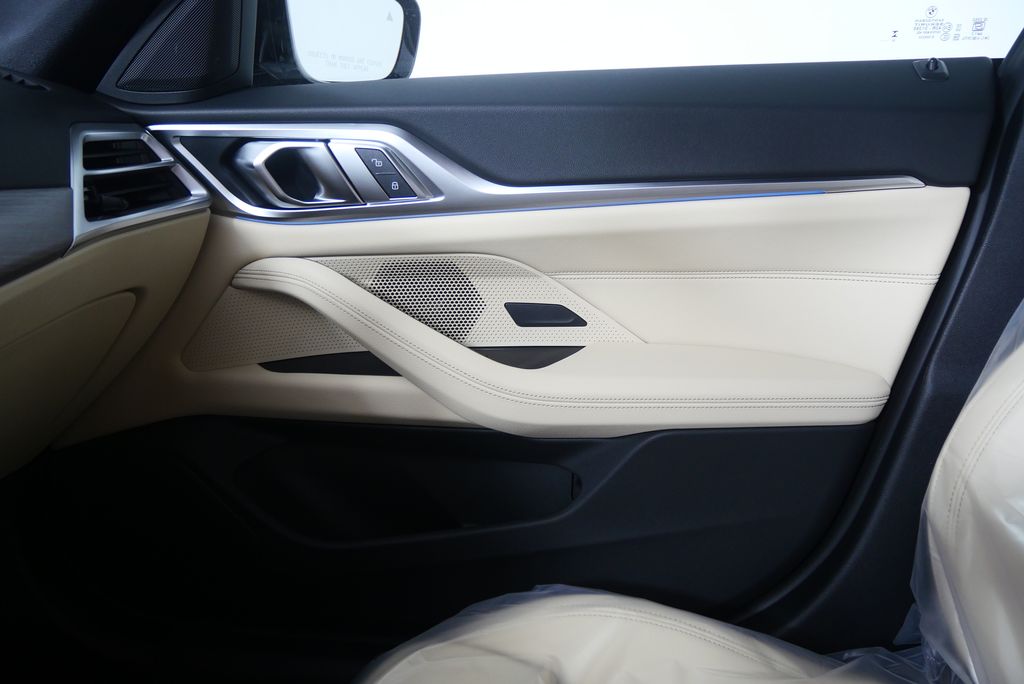 Thumbnail: 2025 BMW i4 - 23