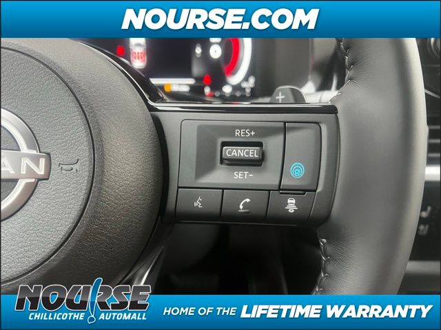 2024 Nissan Pathfinder Platinum photo