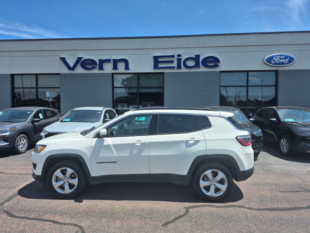 White Clearcoat 2017 Jeep Compass Latitude 4WD SUV / Crossover Four-Wheel Drive 9-Speed Automatic