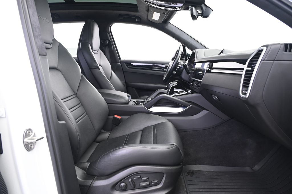 Thumbnail: 2023 Porsche Cayenne - 23