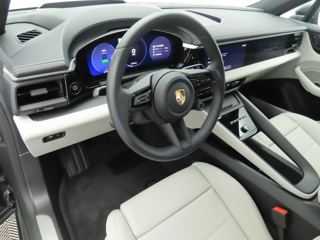 2024 Porsche Macan T 4