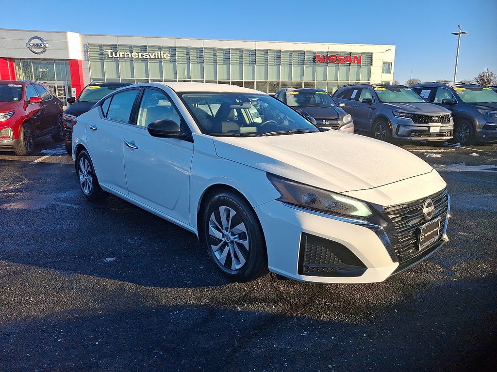 Thumbnail: 2025 Nissan Altima - 3