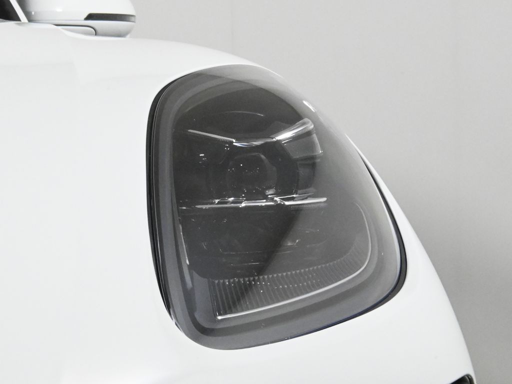 Thumbnail: 2025 Porsche Macan - 12