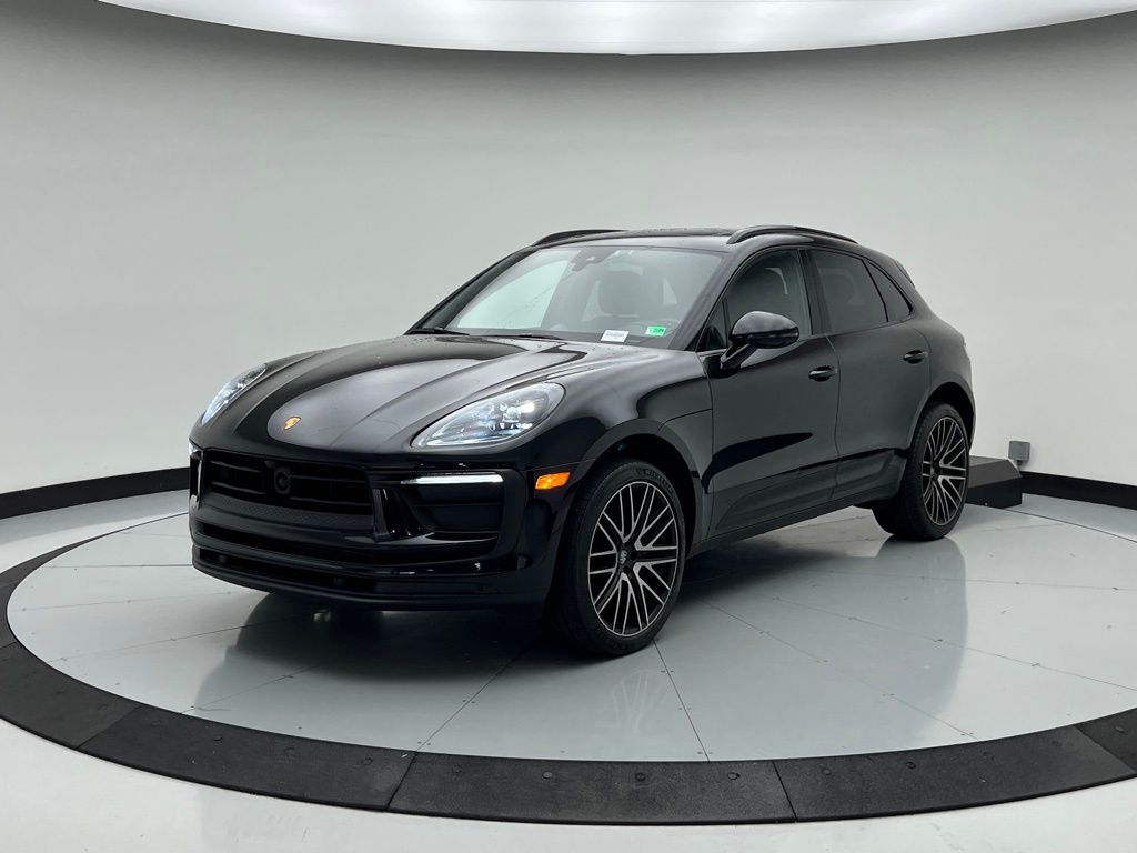 Thumbnail: 2022 Porsche Macan - 1