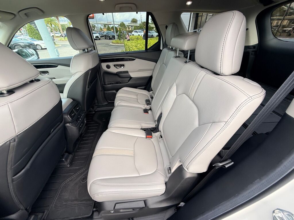 Thumbnail: 2024 Honda Pilot - 18