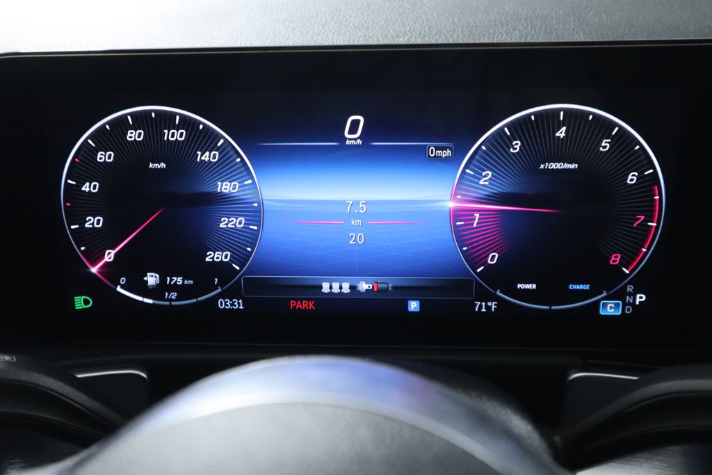 2025 Mercedes-Benz GLB 250 32