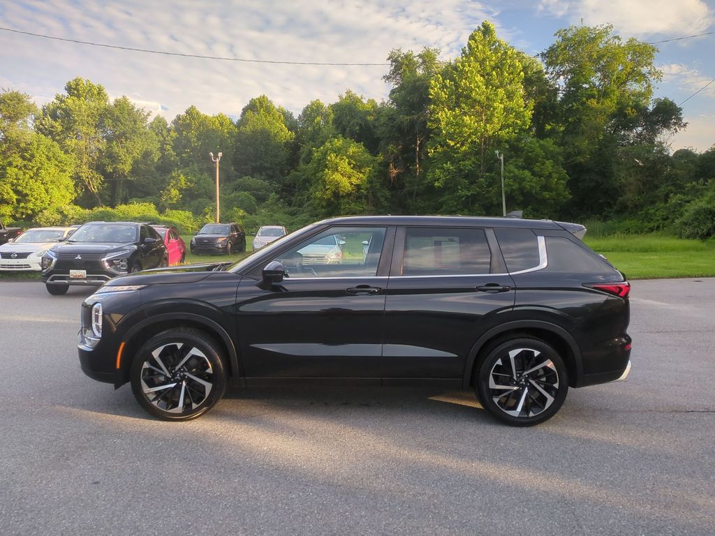 2022 Mitsubishi Outlander SE
