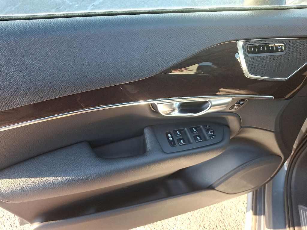 Thumbnail: 2016 Volvo XC90 - 13