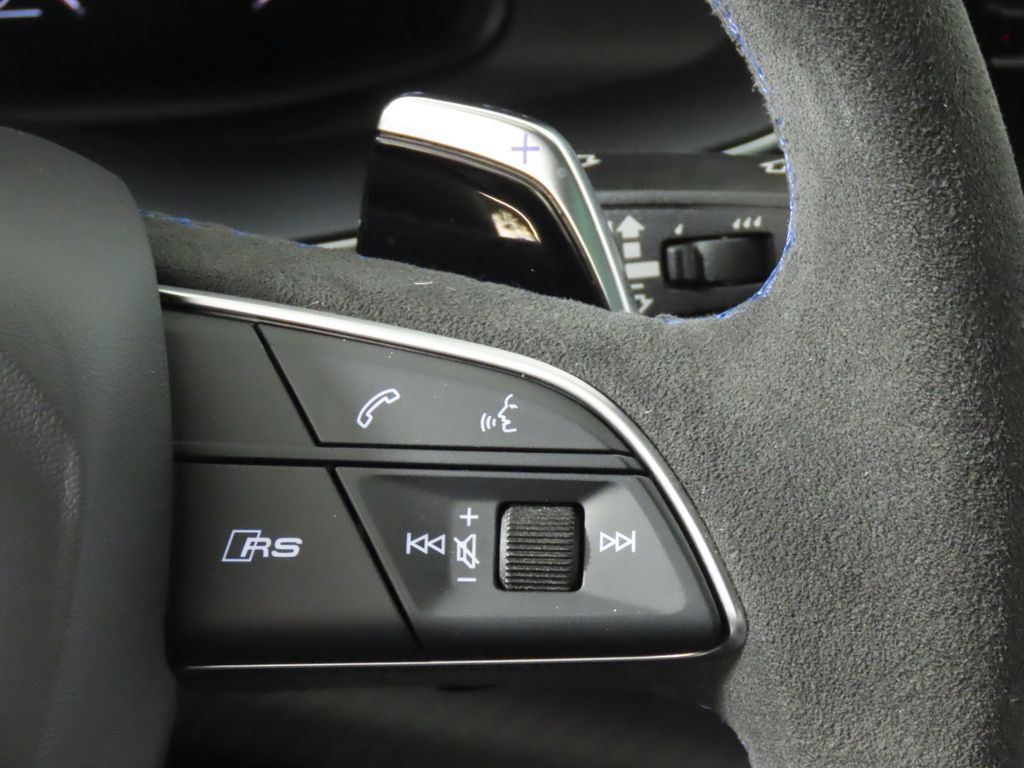 Thumbnail: 2026 Audi RS Q8 - 16