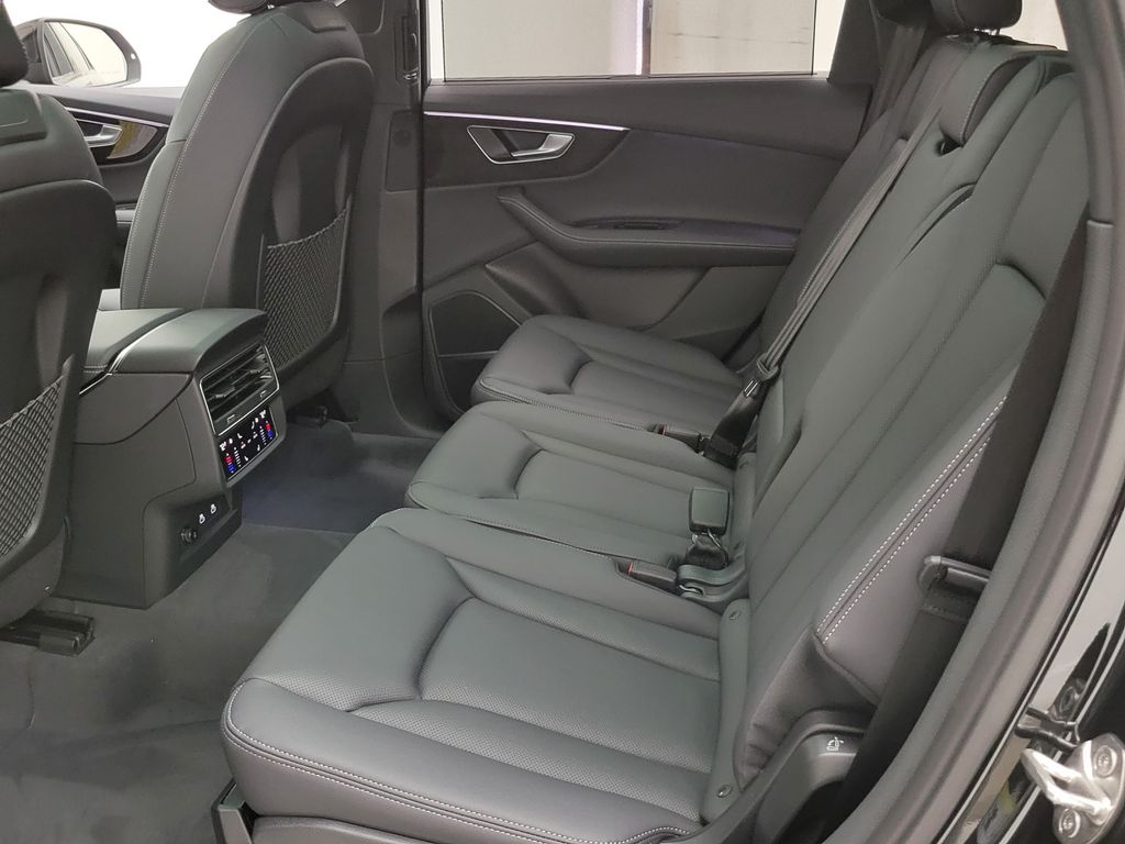 Thumbnail: 2026 Audi Q7 - 26