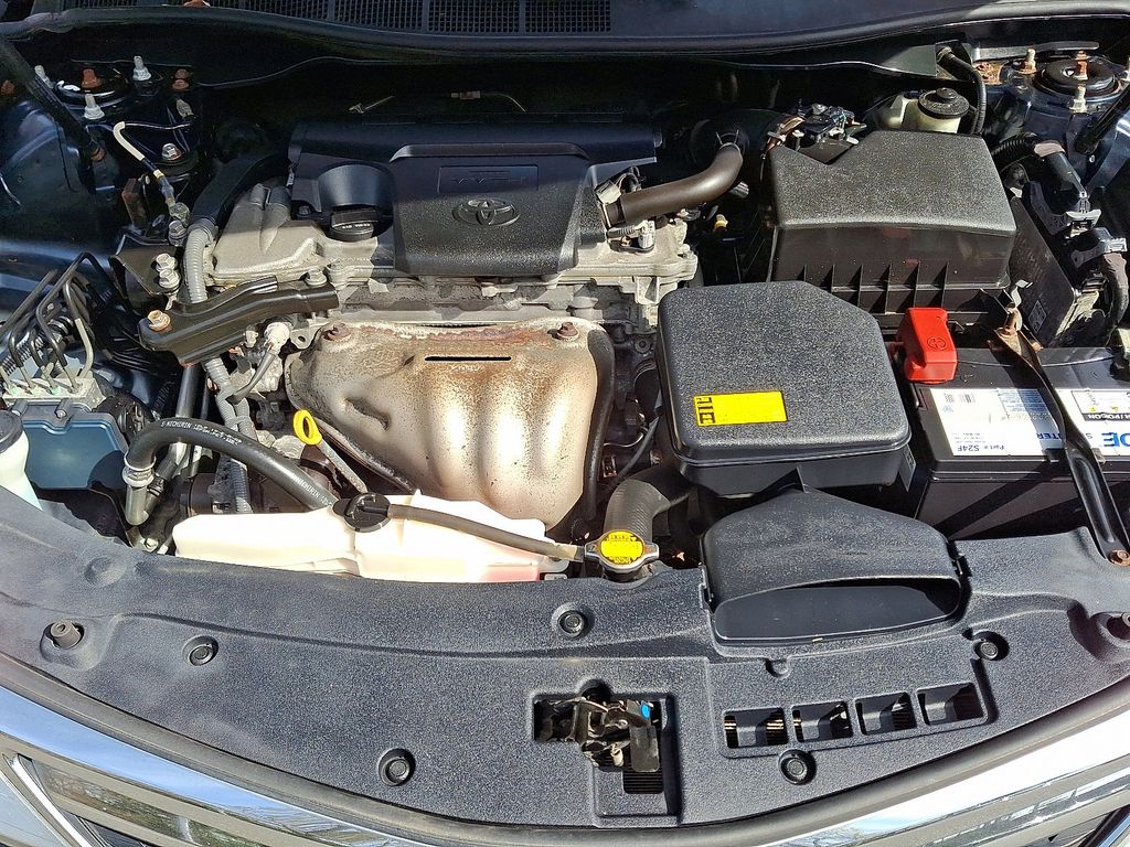 2014 Toyota Camry XLE 28