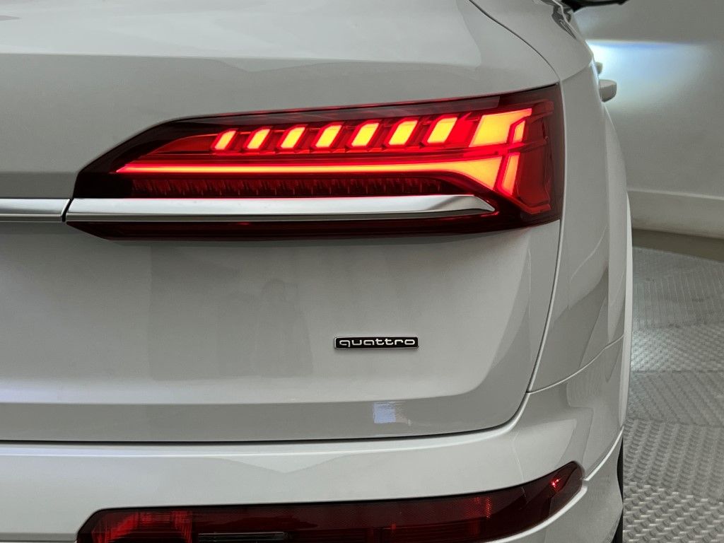 Thumbnail: 2026 Audi Q7 - 8