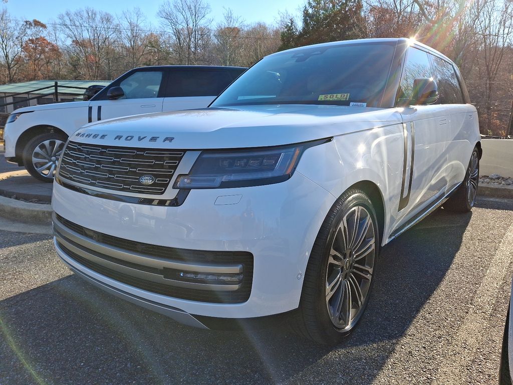 2025 Land Rover Range Rover SE Hero Image