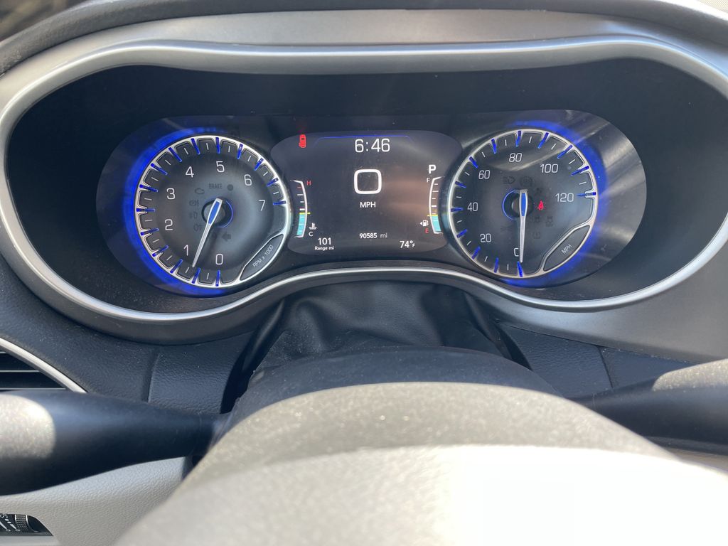Used 2024 Chrysler Pacifica Van