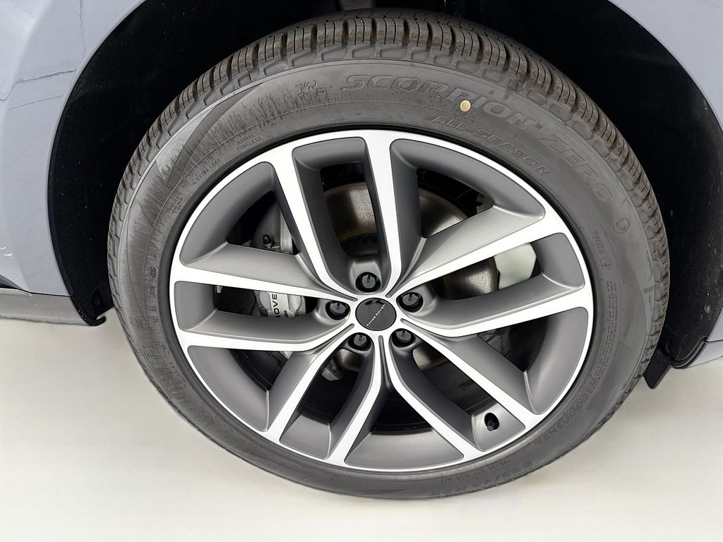 Thumbnail: 2026 Land Rover Range Rover - 30