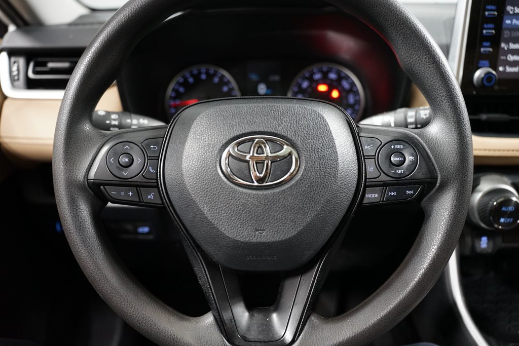 2020 Toyota RAV4 XLE 12