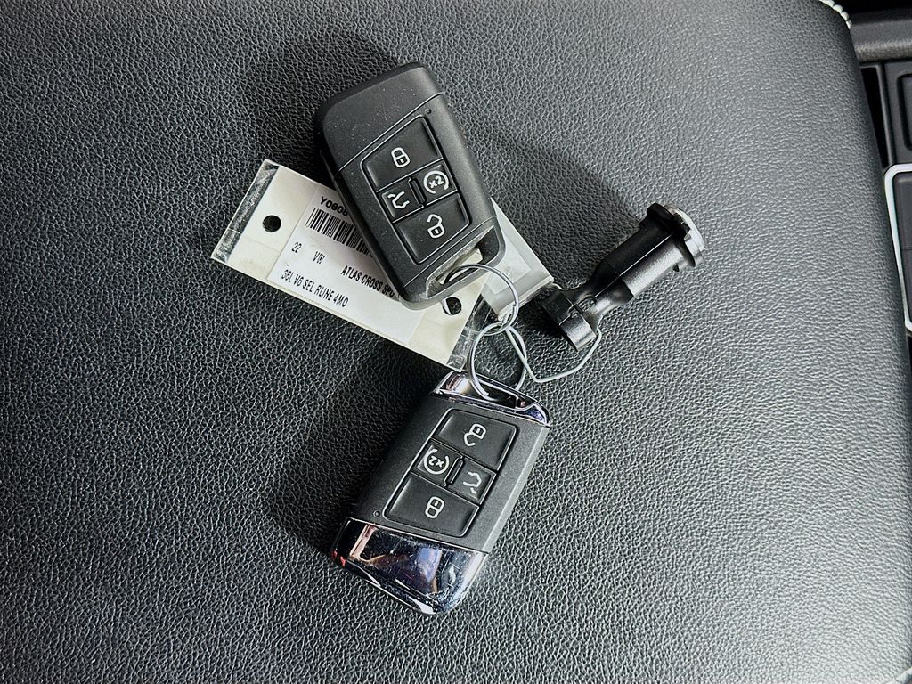 Used 2022 Gray Volkswagen 3.6L V6 SEL R-Line image 36