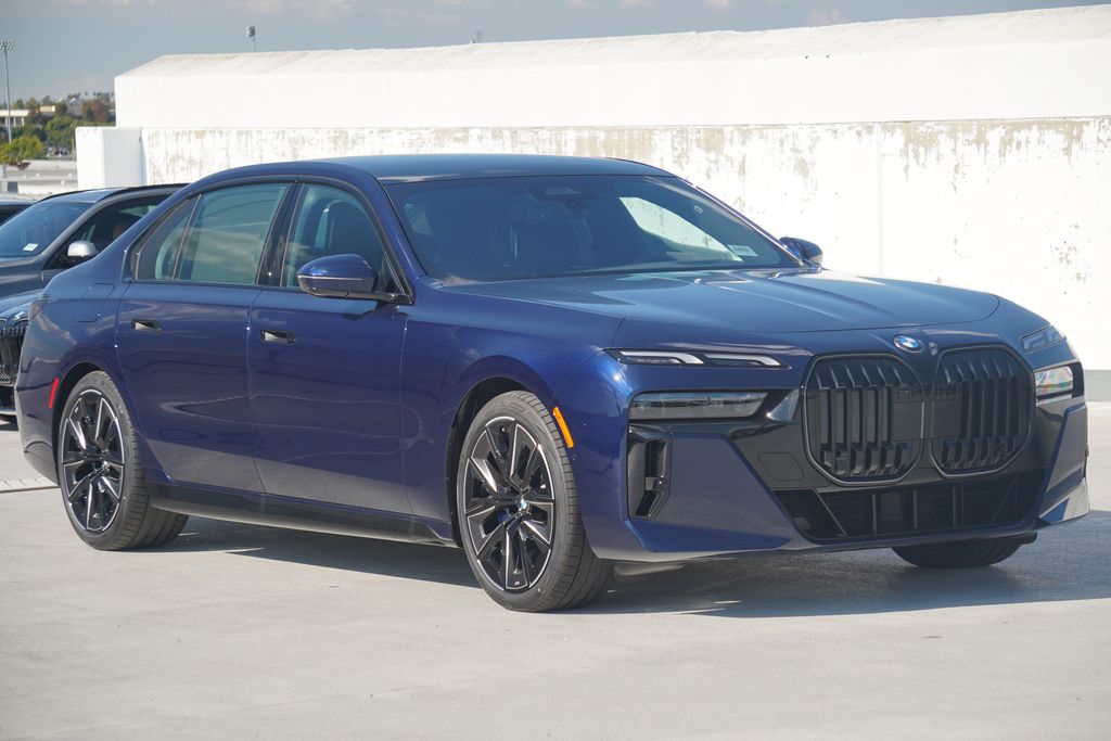 Thumbnail: 2026 BMW 7 Series - 3