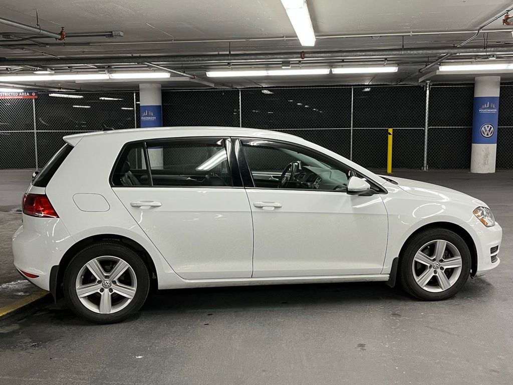 2015 Volkswagen Golf  34