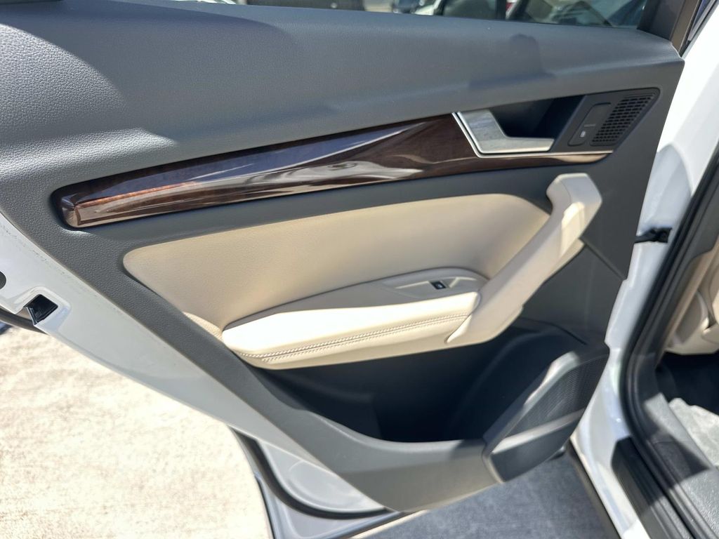 Thumbnail: 2019 Audi Q5 - 16