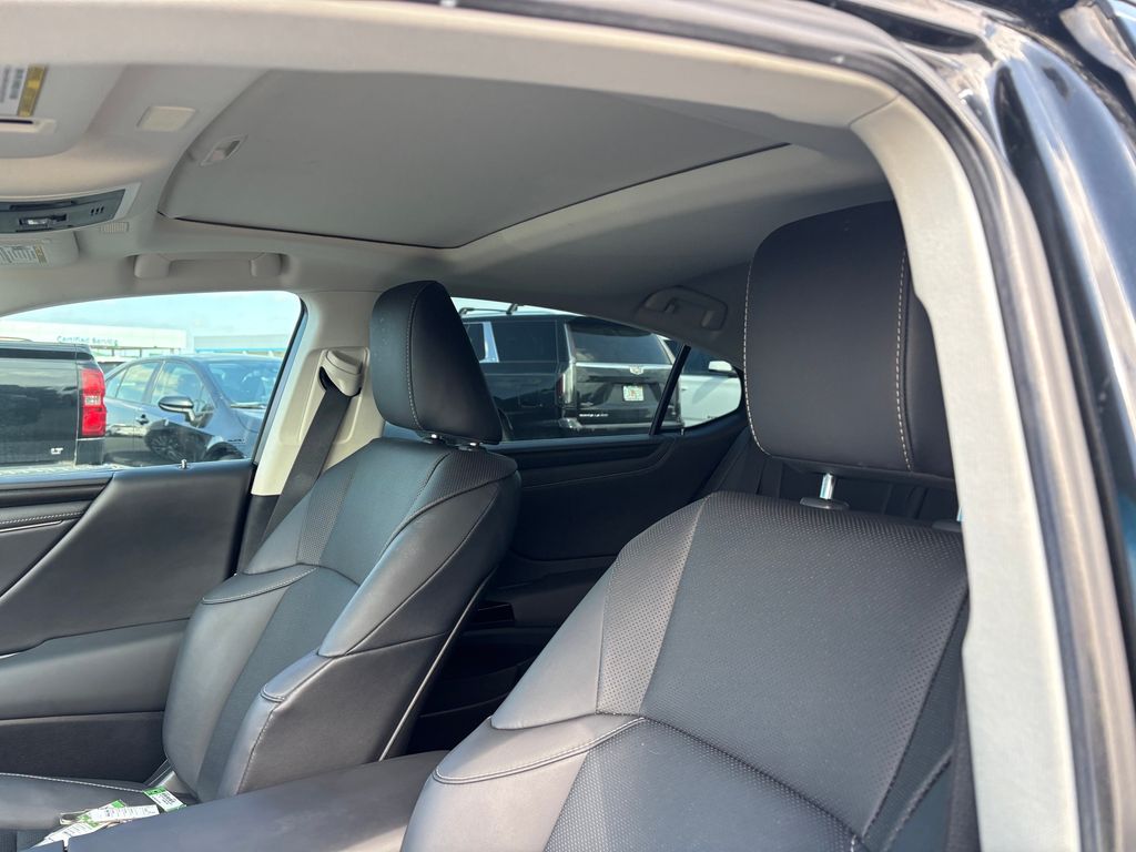 Used Car 2022 Lexus Es  350 For Sale Under $40,000 In Austin, Texas