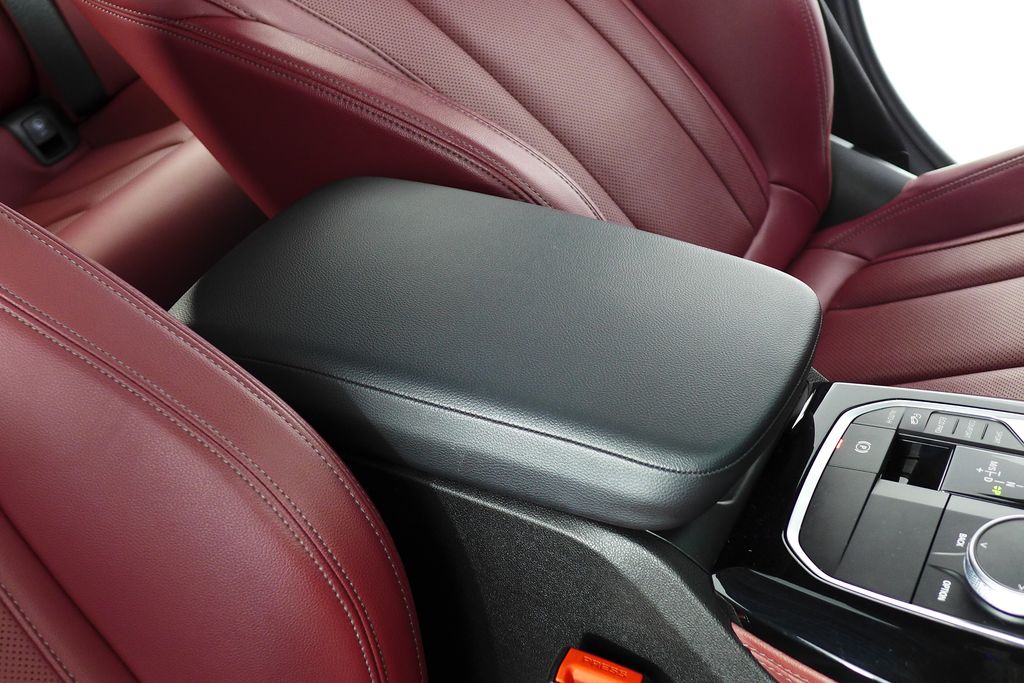 Thumbnail: 2023 BMW X4 - 16