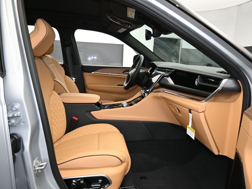 New 2025 Silver Zynith Jeep Summit image 54