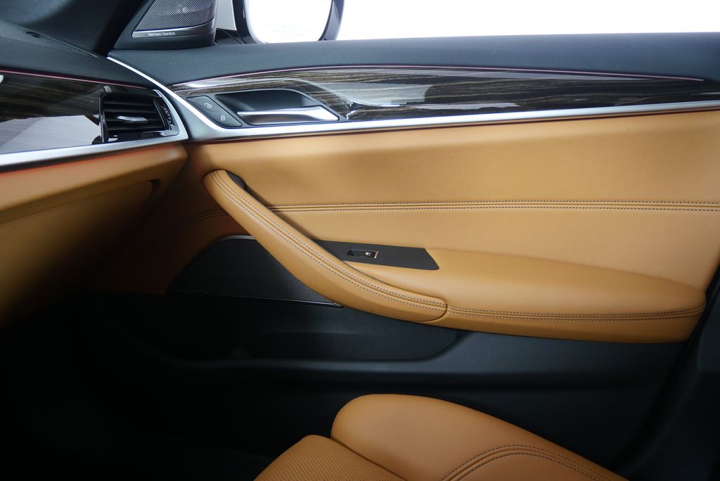 2023 BMW 5 Series 530i 28