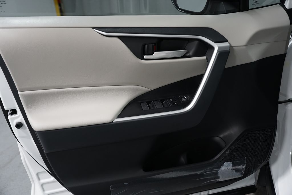Thumbnail: 2025 Toyota RAV4 - 30