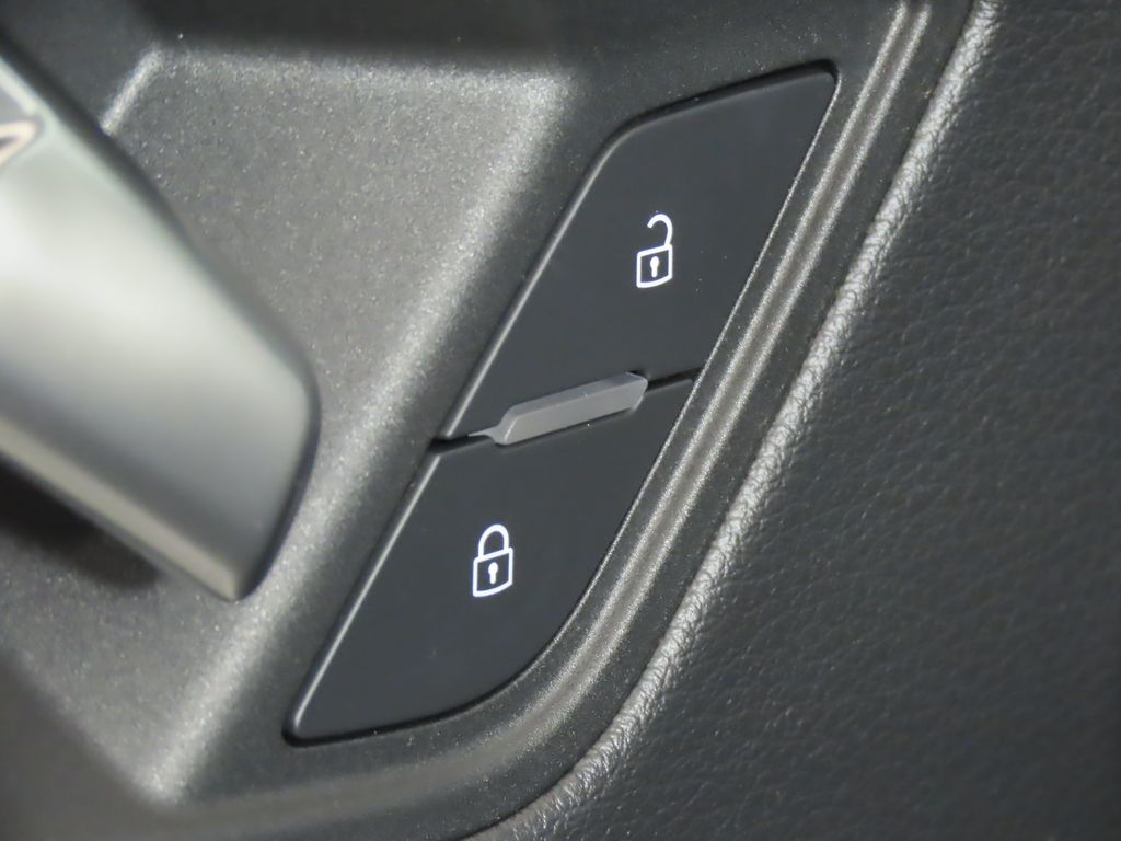 Thumbnail: 2025 Audi Q3 - 31