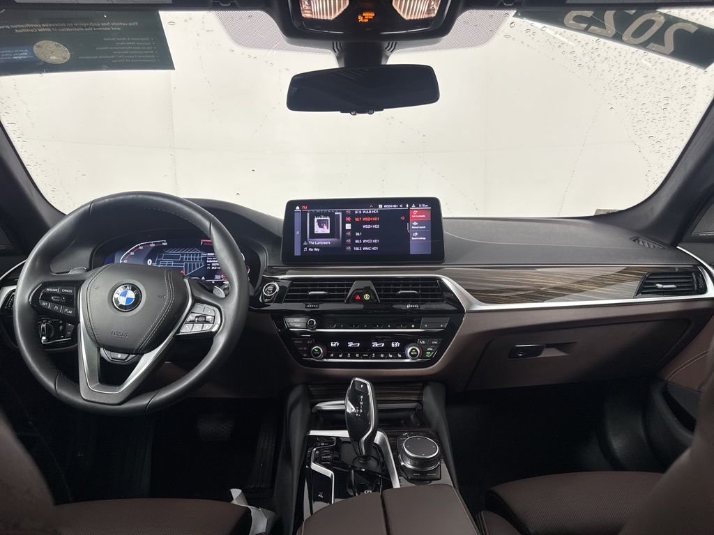 Thumbnail: 2023 BMW 5 Series - 16