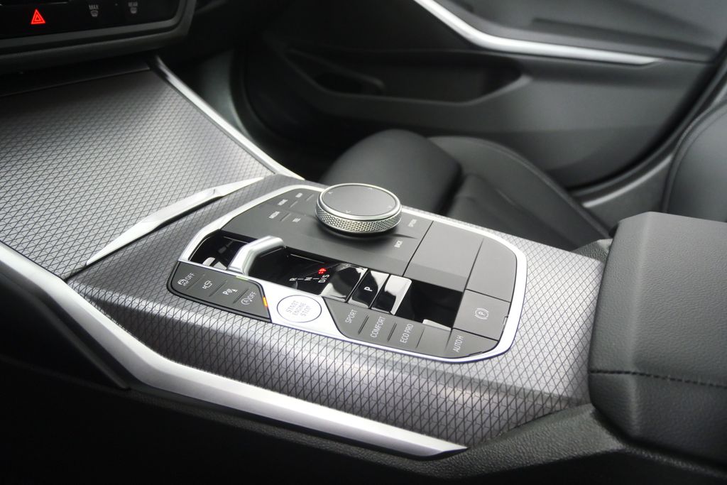 Thumbnail: 2025 BMW 3 Series - 24