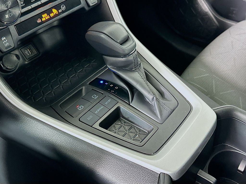 2023 Toyota RAV4 XLE 16