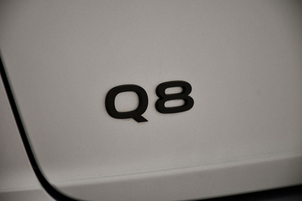 Thumbnail: 2025 Audi Q8 - 9