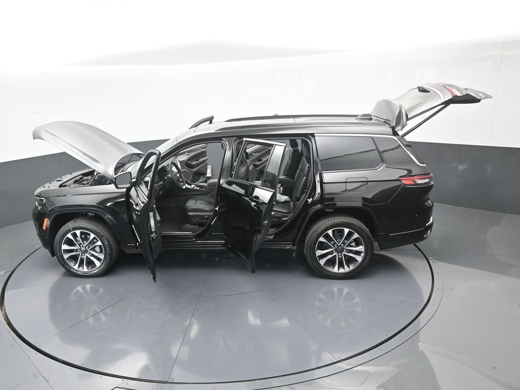 New 2025 Diamond Black Crystal Pearlcoat Jeep Overland image 63