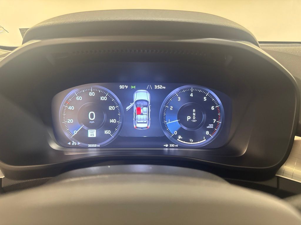 Used 2020 Silver Volvo Momentum image 12