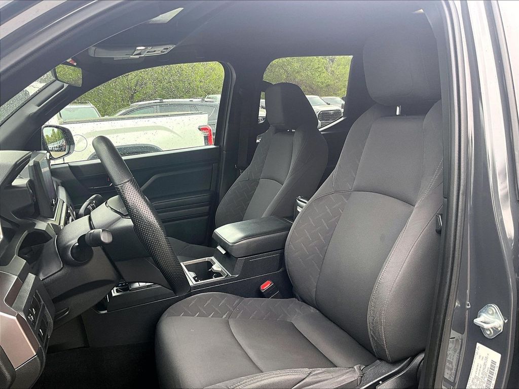 2024 Toyota Tacoma — photo 10