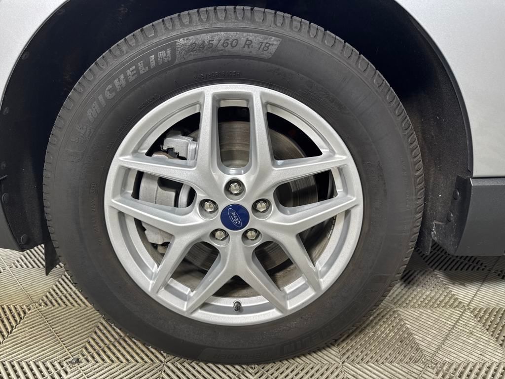 2022 Ford Edge SEL photo 8