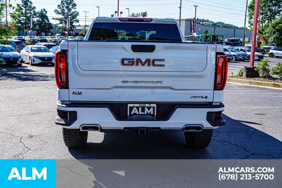 Used 2022 White GMC AT4 image 11