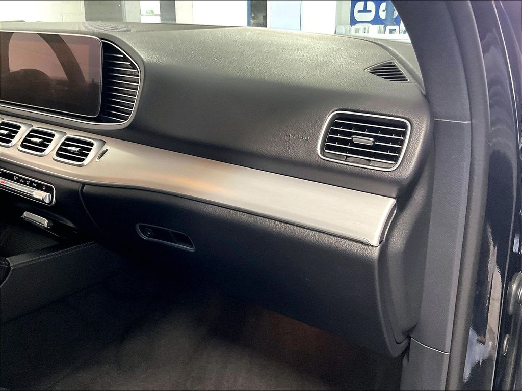 2025 Mercedes-Benz GLE — photo 13