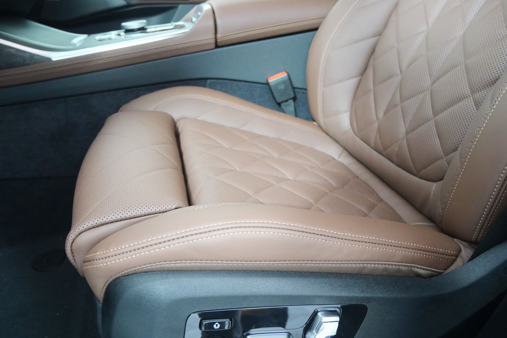 Thumbnail: 2026 BMW X7 - 9