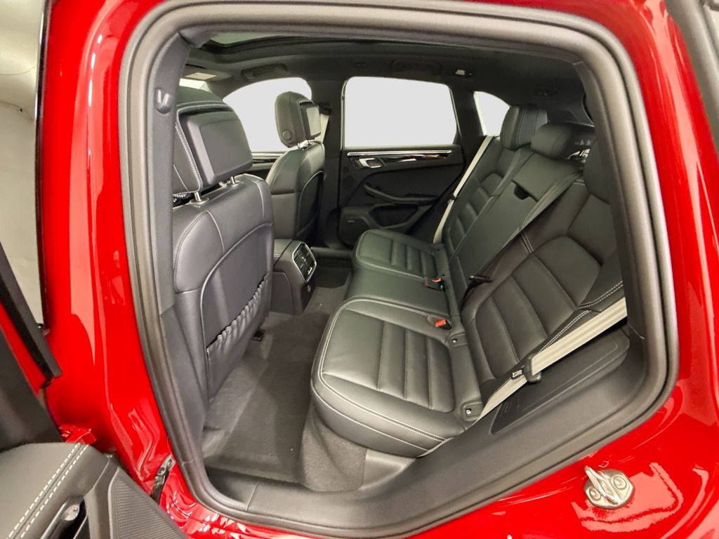 Thumbnail: 2026 Porsche Macan - 19